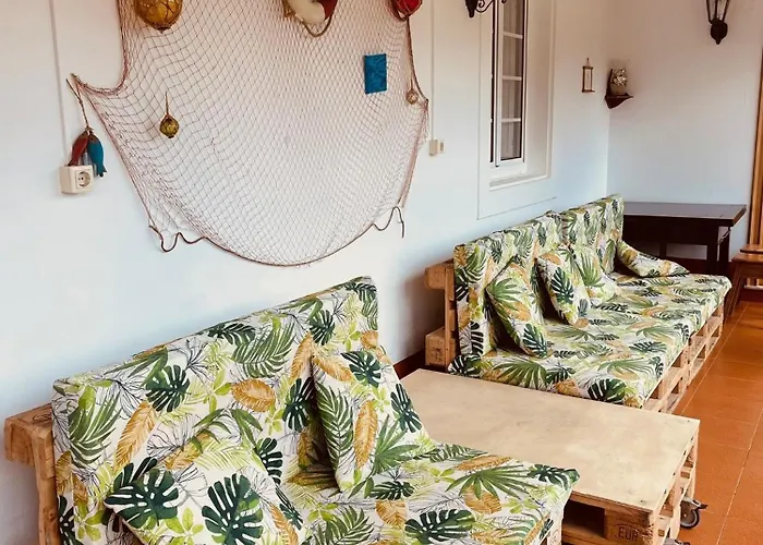 Beachfront Surf & Holiday House, Charming & Quiet